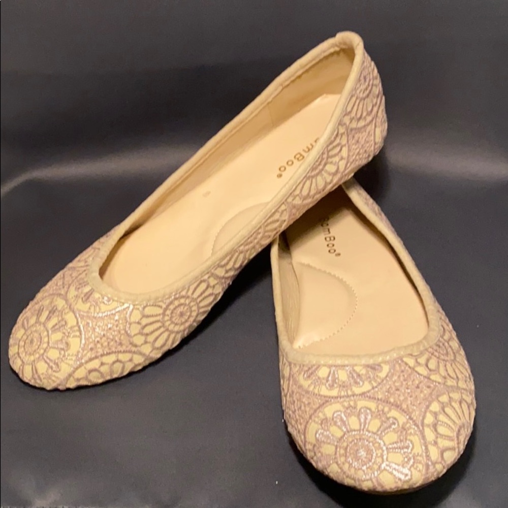 Bamboo Embroidered flats!